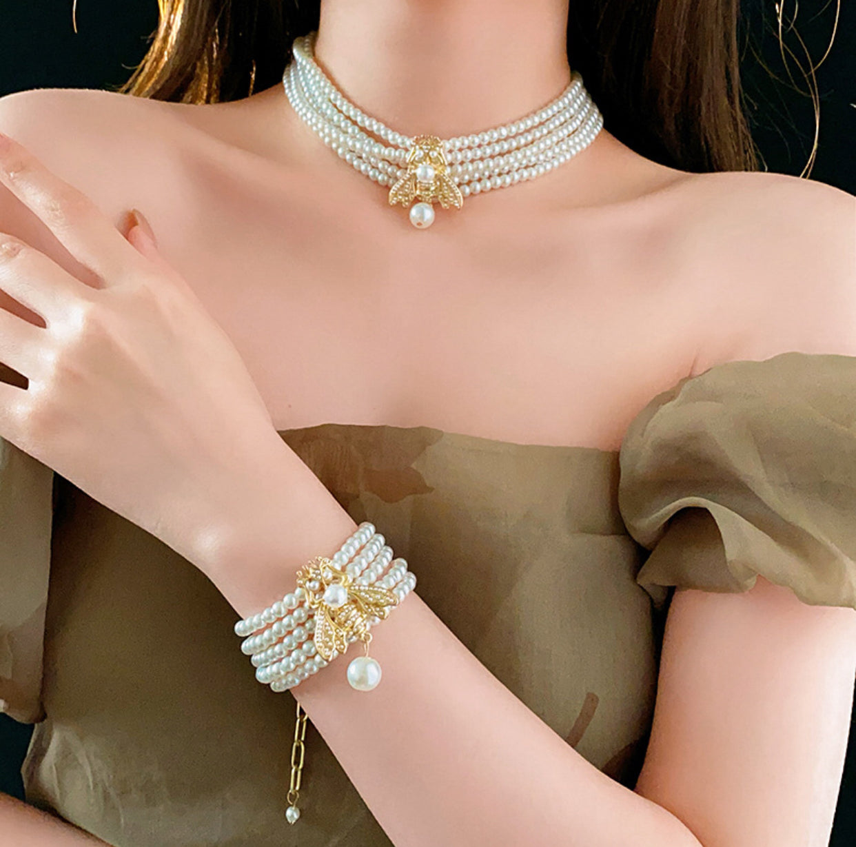 Bee pearl Statement Choker Set