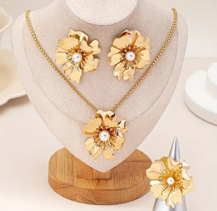 Gold Flower Pearl Pendant Set