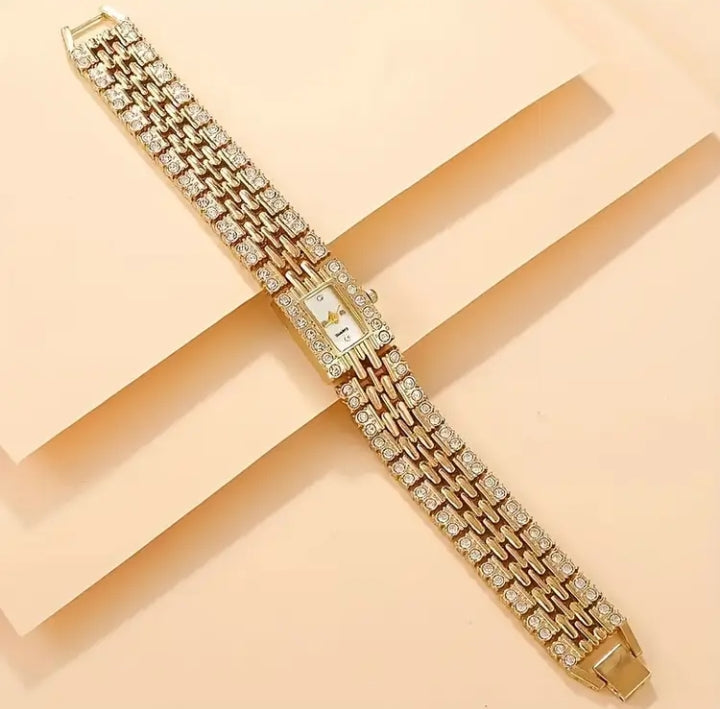 Luxurious Golden Watch With Rhinestones