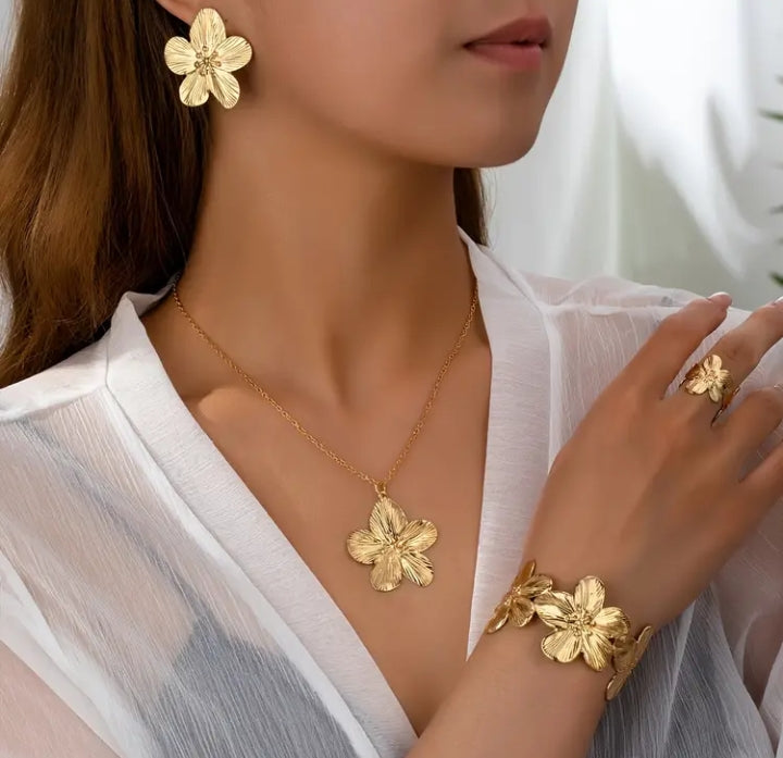 Luxury Golden Flower Set