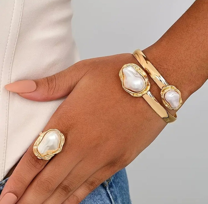 MOP Handcuff & Ring Set