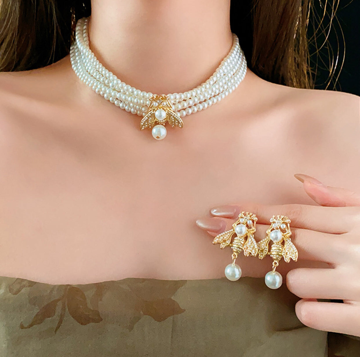 Bee pearl Statement Choker Set